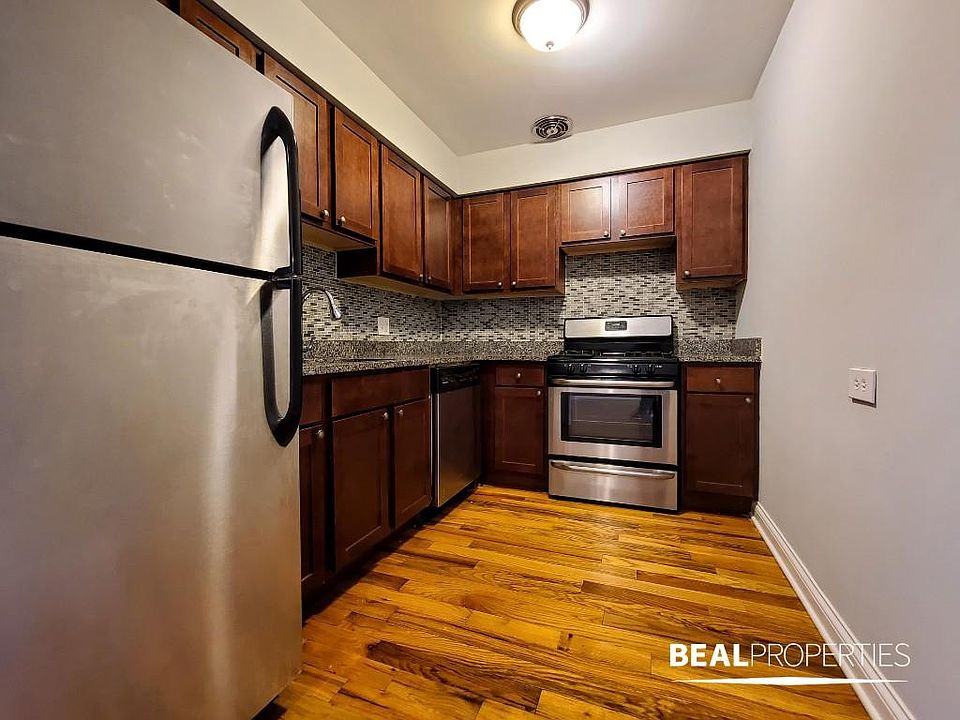 1st image of 696 Elm Pl