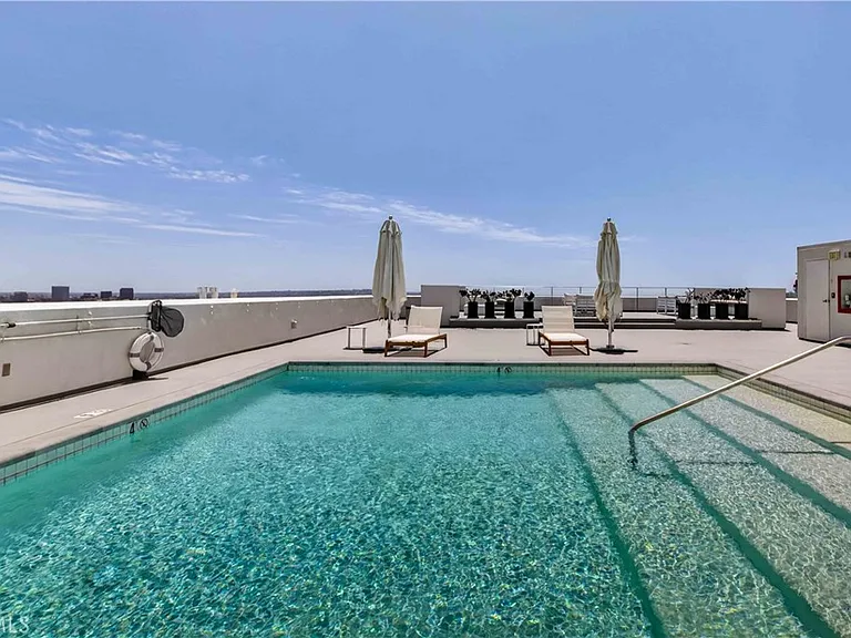 838 N Doheny Dr #505 — Photo 28