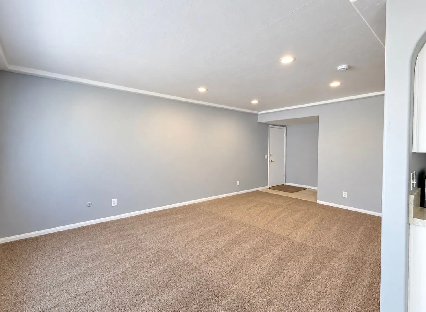 1 bedroom / 1 bath Condo with 2 assigned parking spaces! — Photo 3