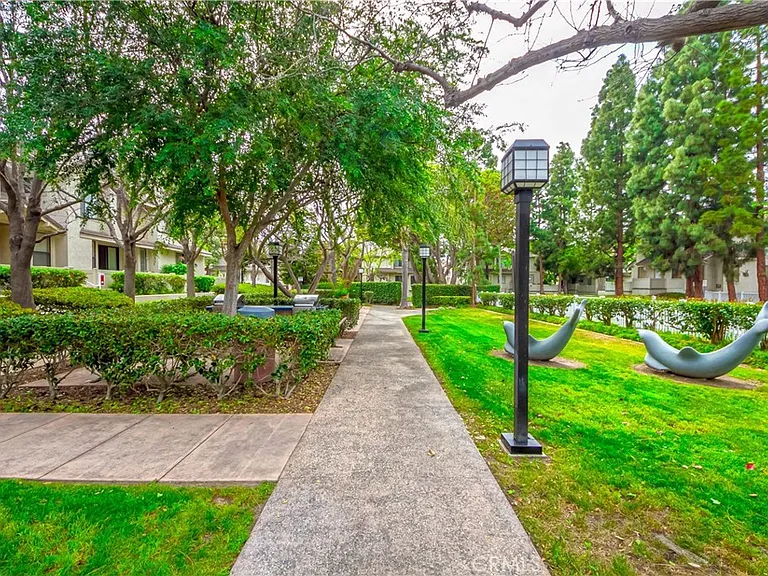 2577 Plaza Del Amo #737 — Photo 37