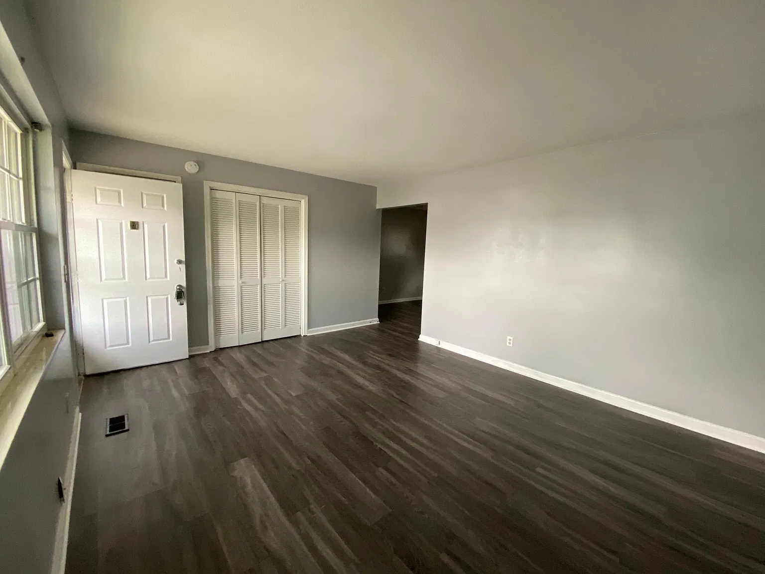 2517 Covert Ave — Photo 2