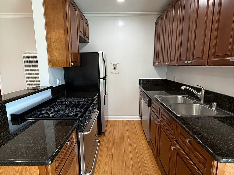 4110 Inglewood Blvd #9 — Photo 5