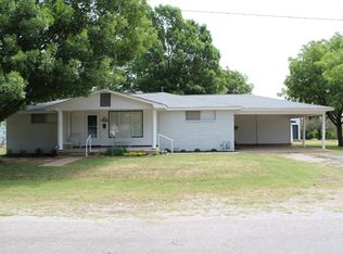 710 S 7th St, Comanche, OK 73529