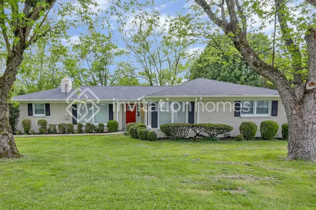 136 Oaks Dr Gallatin, TN 37066 — Photo 1