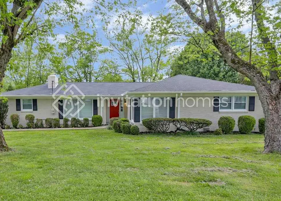 136 Oaks Dr