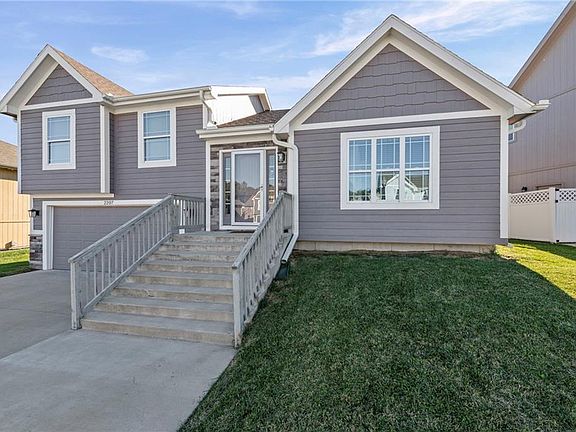 3rd image of 2207 Pike St