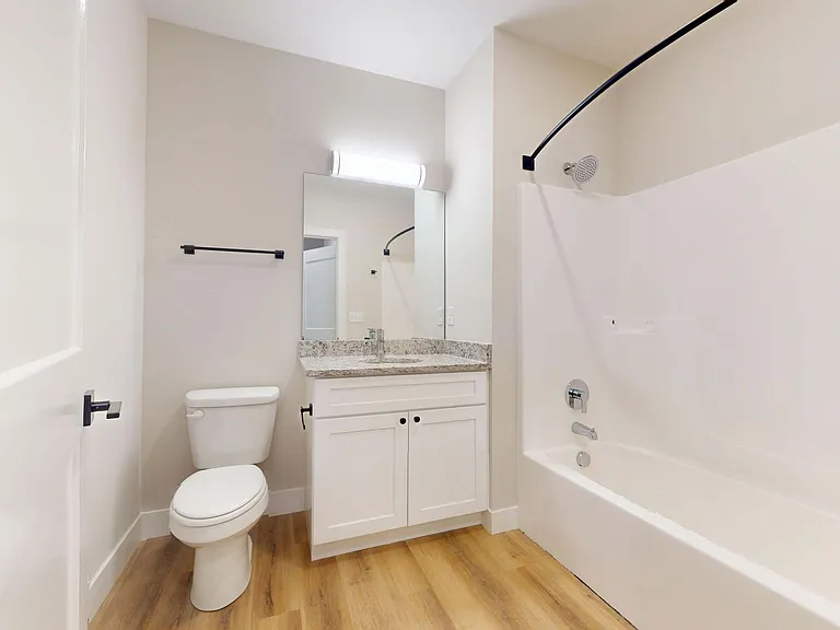 305 W Washington St — Photo 11