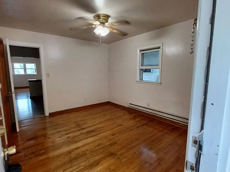 519-521 E Broad St — Photo 36