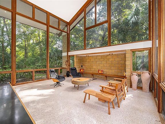 3rd image of 291 MAPLE COURT