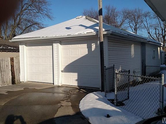 2nd image of 376 W Grand Ave