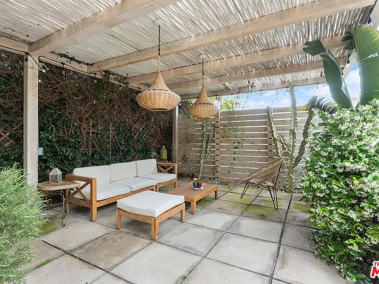 678 Broadway St — Photo 22