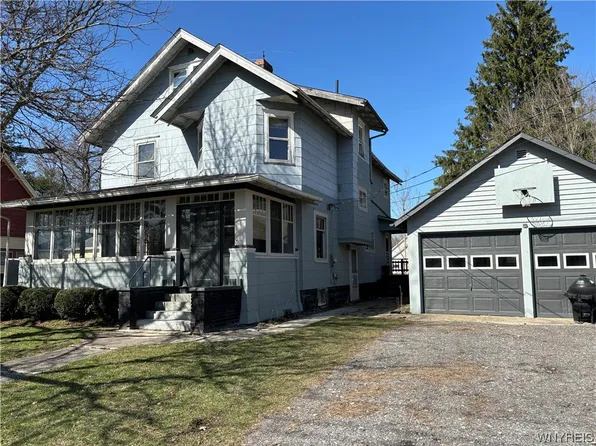 16 Church St, Delevan, NY 14042