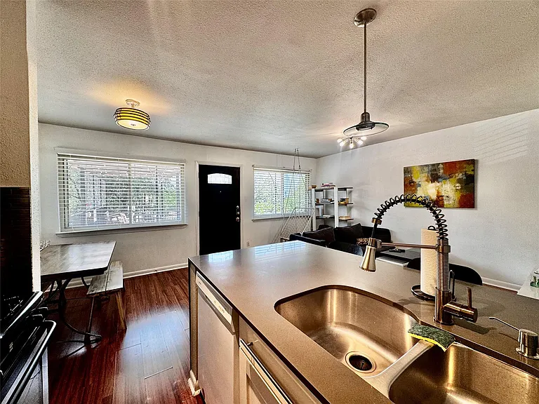 1202 Newning Ave #307 — Photo 4