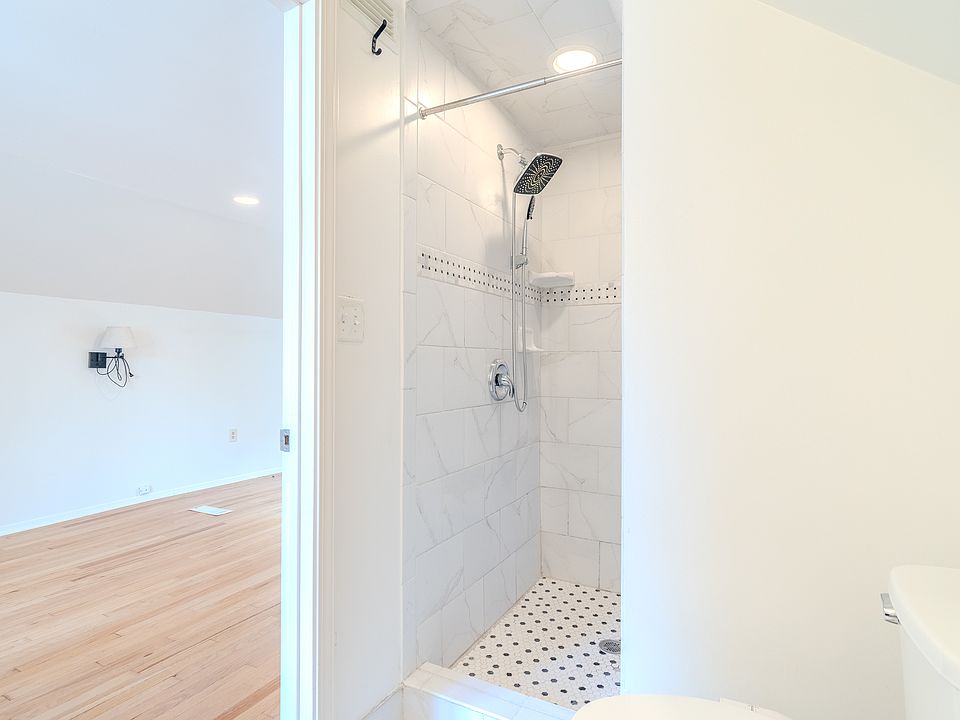 633 N Dorchester Ave, photo 12