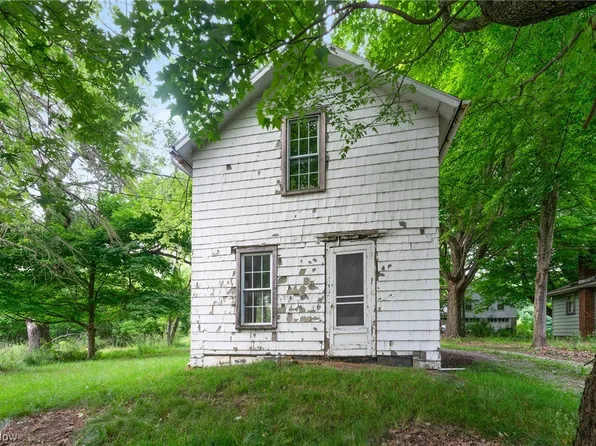 1484 W Liberty St, Hubbard, OH 44425