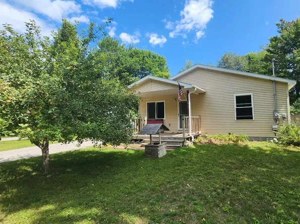 228 N 8th St, Harrisville, MI 48740