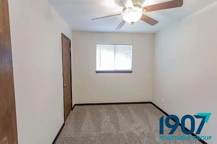 704 SW 2nd St — Photo 17