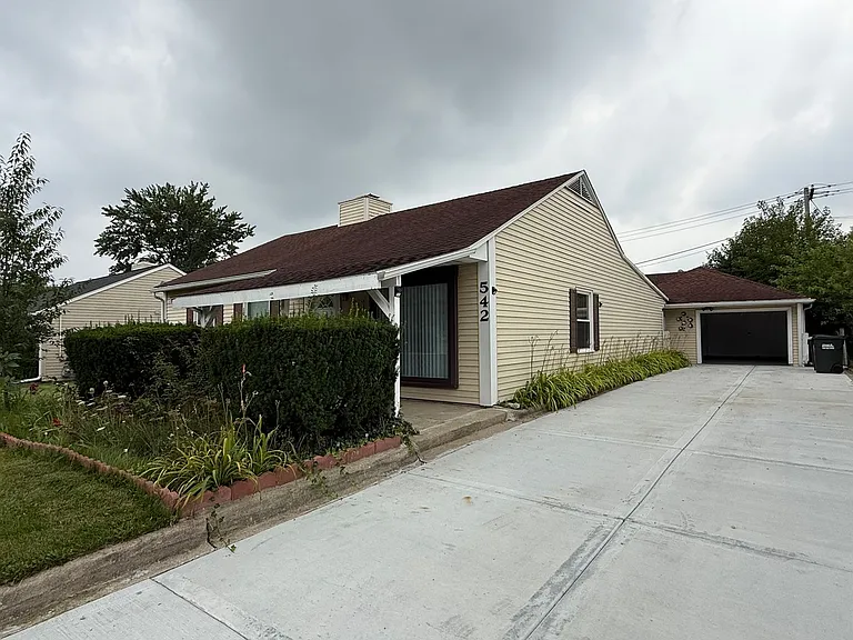 542 Cherry Ln — Photo 17