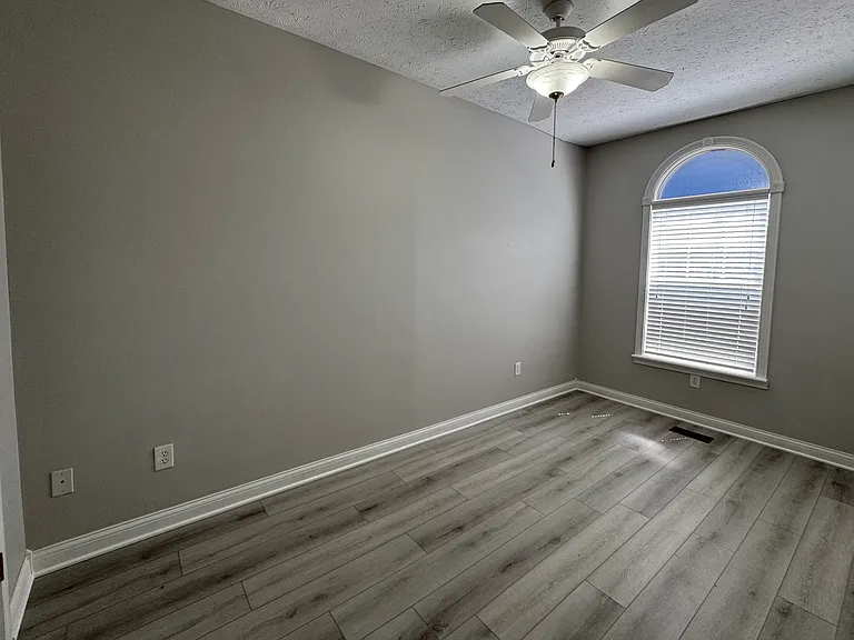 1442 Oakhill Dr — Photo 11
