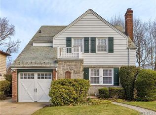 36 Lawrence Ave, Malverne, NY 11565