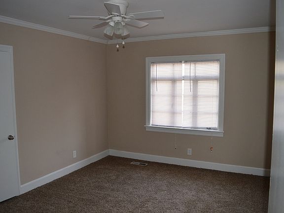 3rd image of 915 Richardson St