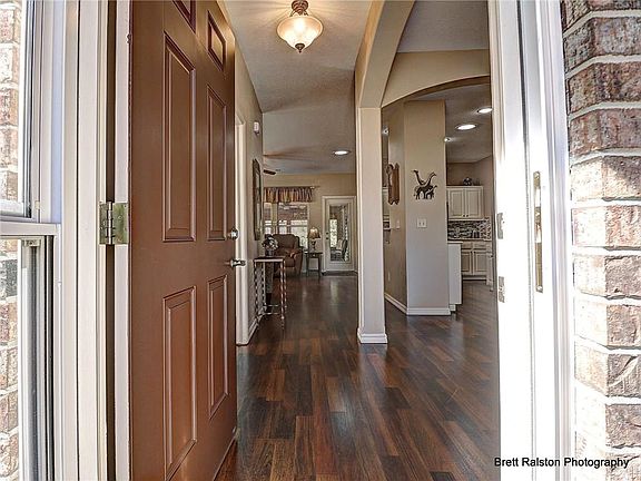 3rd image of 19 Glenbrook Ln