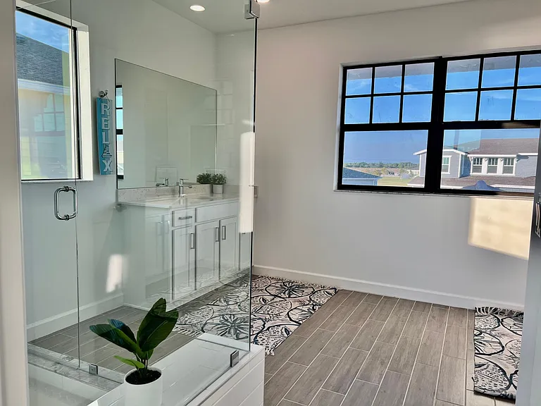 LUXURY PRIMARY BATHROOM