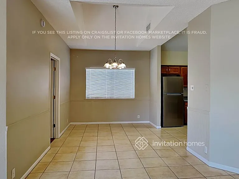 11324 N 81st Dr — Photo 4