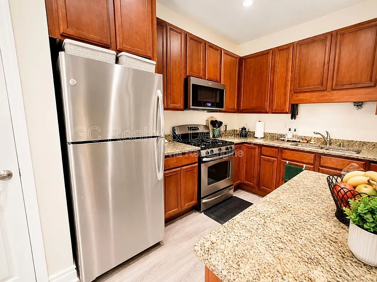 2503 S Calumet Ave — Photo 12