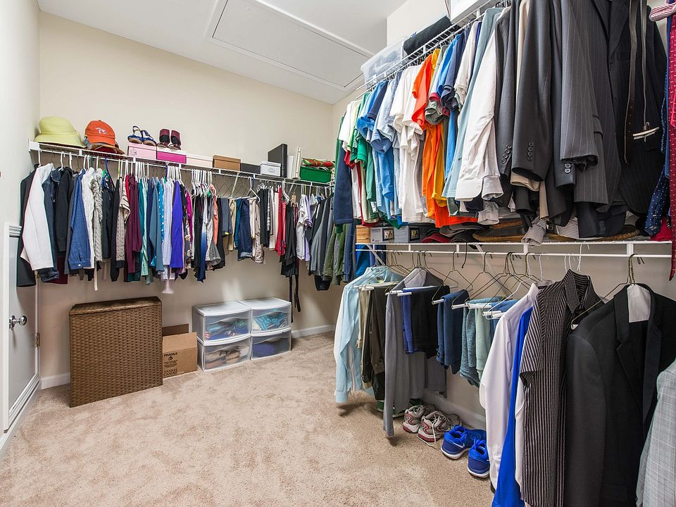 MASTER CLOSET