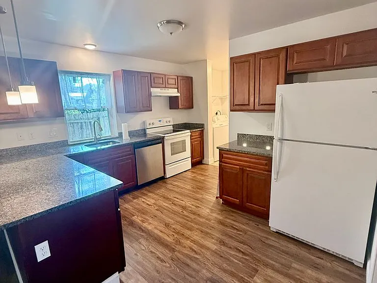 315 Clearfield St — Photo 2