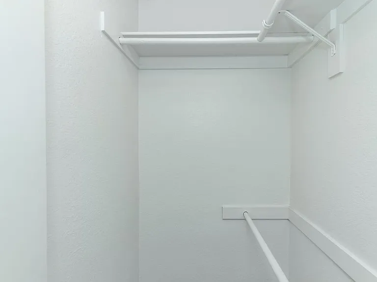 Wimbledon Apartments — Photo 45