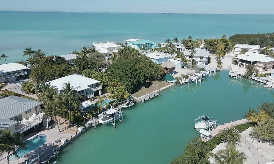 1st image of 445 Palm Dr