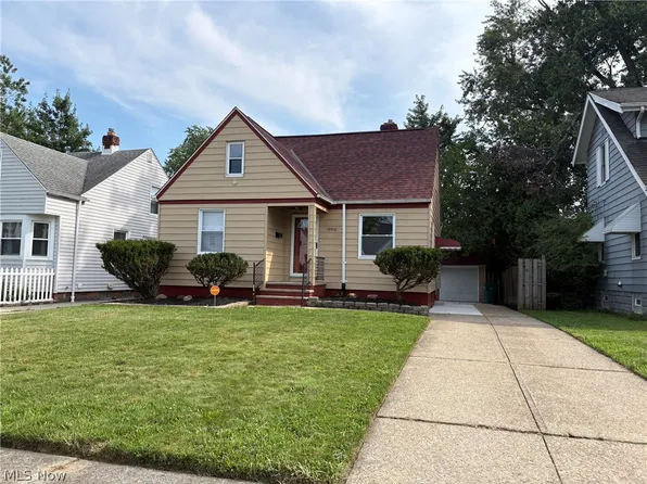 19910 Mountville Dr, Maple Heights, OH 44137