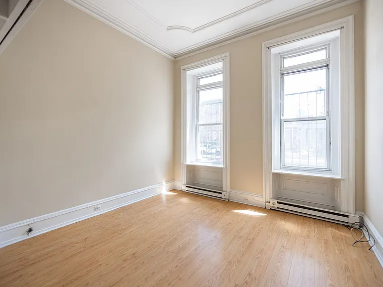1933 Spring Garden Street — Photo 1