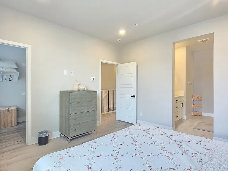 1488 W Sunrise Ln — Photo 24