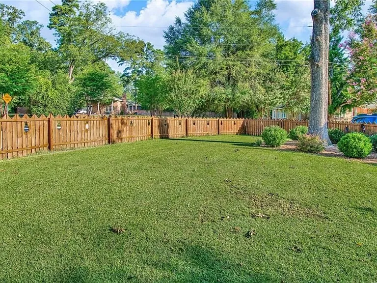 1021 Belmont Ave — Photo 3