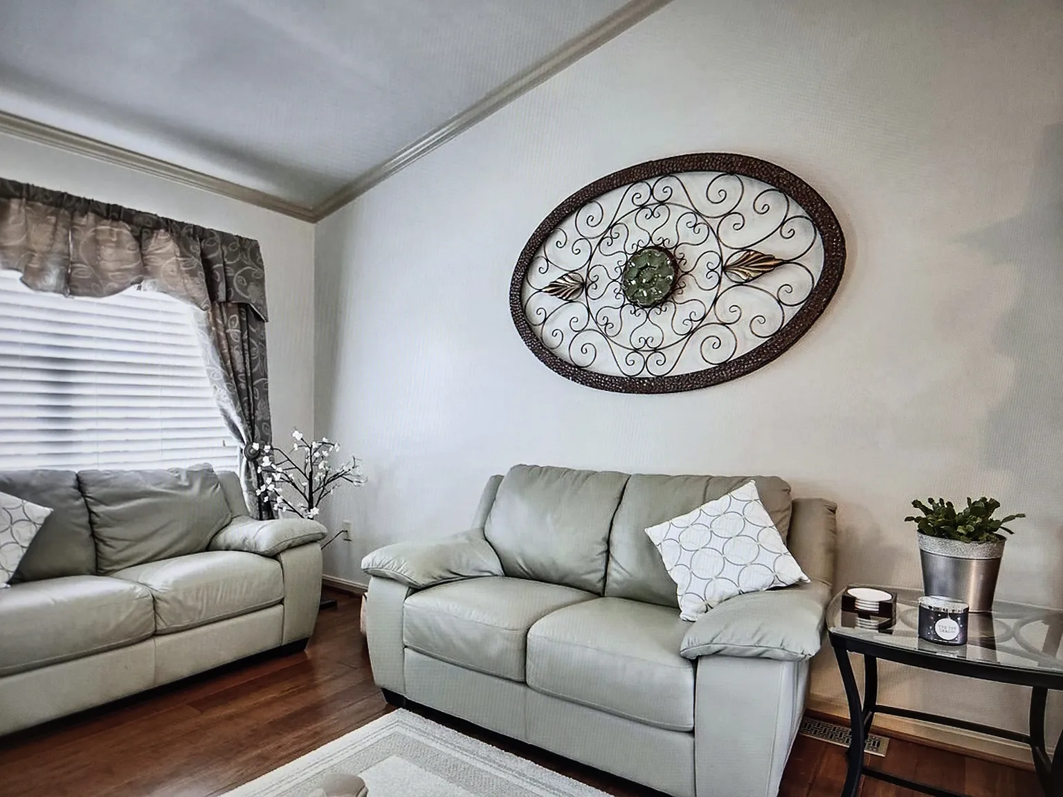 5 bed, 1800 sqft, $2,850 — Photo 4