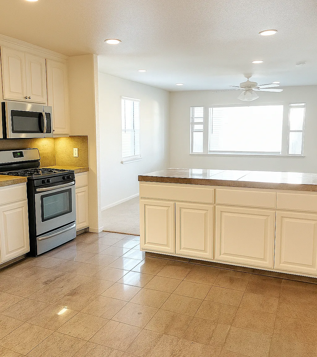 3 bed, 1300 sqft, $4,190 — Photo 4