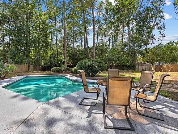 5th image of 2239 Oakgrove Cir