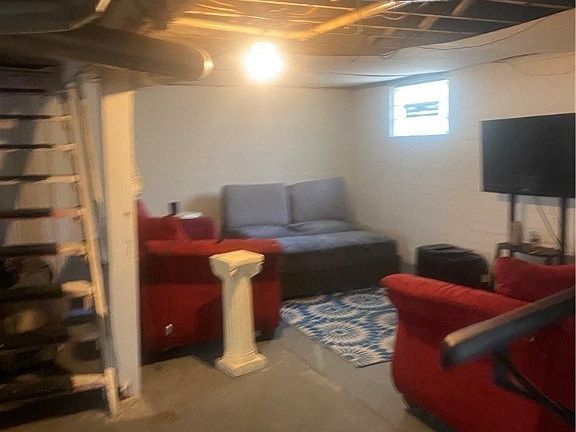 5th image of 225 N Ardmore Ave