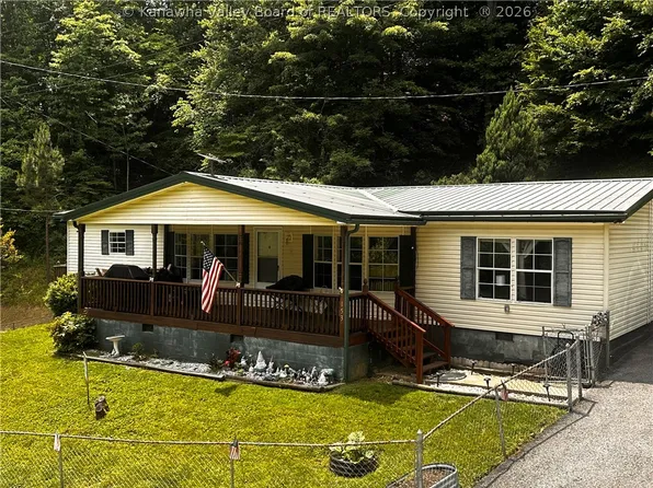 153 Everett Hager Rd, Chapmanville, WV 25508
