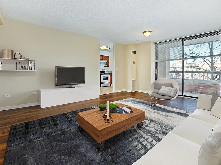 Evanston Place — Photo 10
