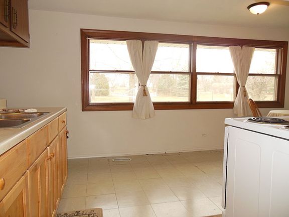 4th image of 211 N Salem Dr
