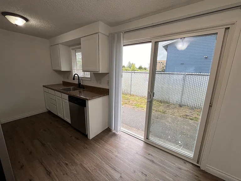 22920 NE Halsey St #5 — Photo 4