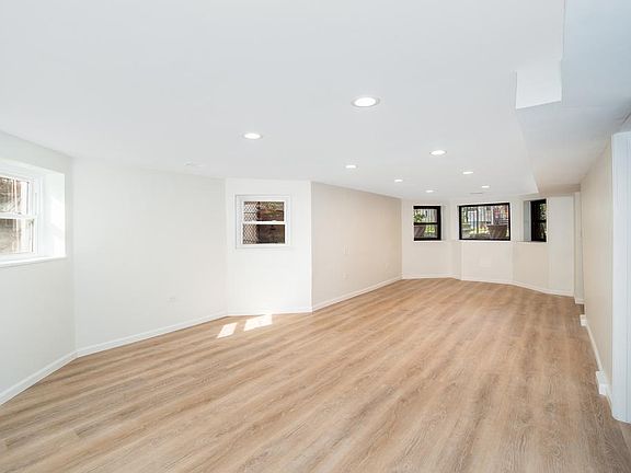 4th image of 2711 N Monticello Ave #B