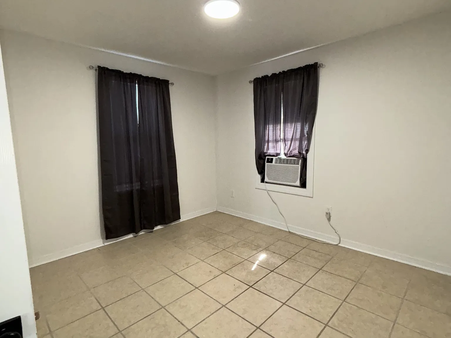 1426 West 22nd Street (NEW) - 1424 — Photo 2