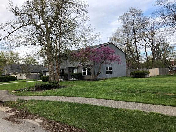 4th image of 1900 N Forest Ave
