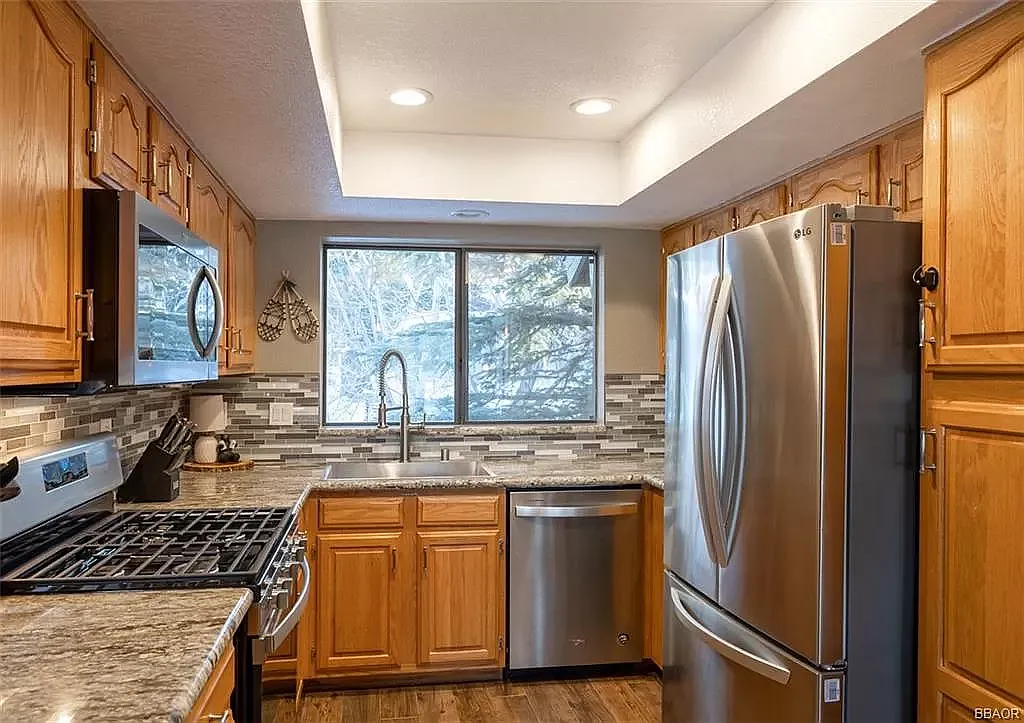 2 bed, 1450 sqft, $2,300 — Photo 3