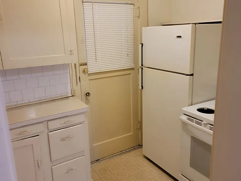 Avondale Apartments — Photo 62